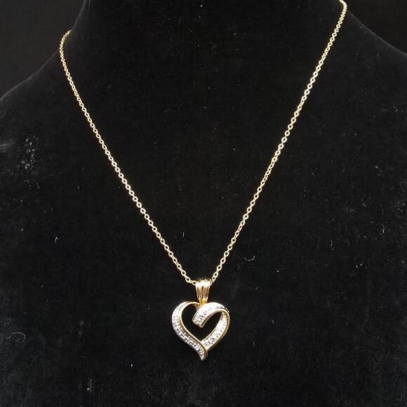 Diamond Chip Heart Pendant Necklace Gold Plated Chain In Box - Picture 12 of 12